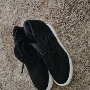 Very G black ankle sneakers size 8 - new condition